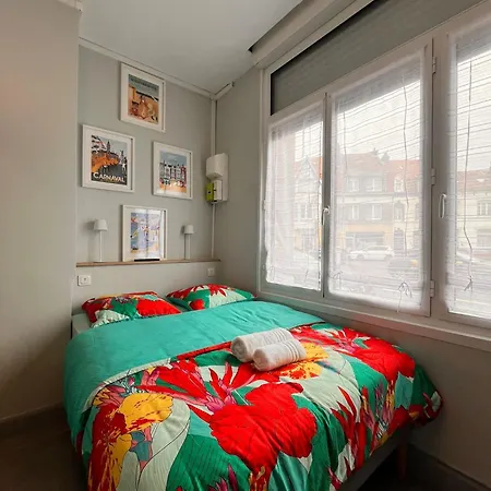 Le Mini Voltaire A 900 M De La De Malo-les-bains * Dunkirk